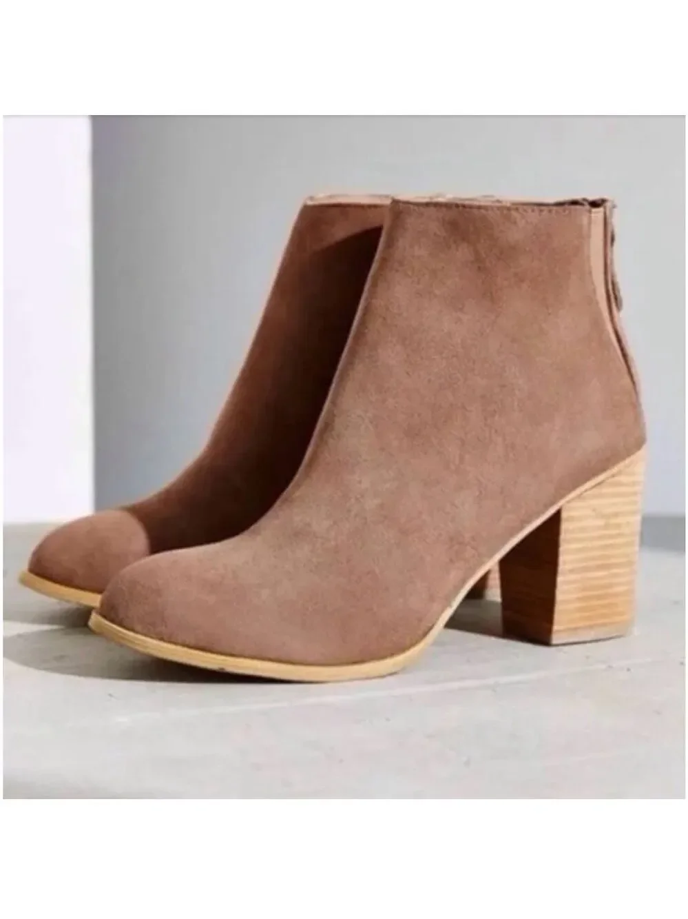 Urban Outfitters Ecote Ankle Booties Size 7 Light Brown Block Heel Stacked Boots